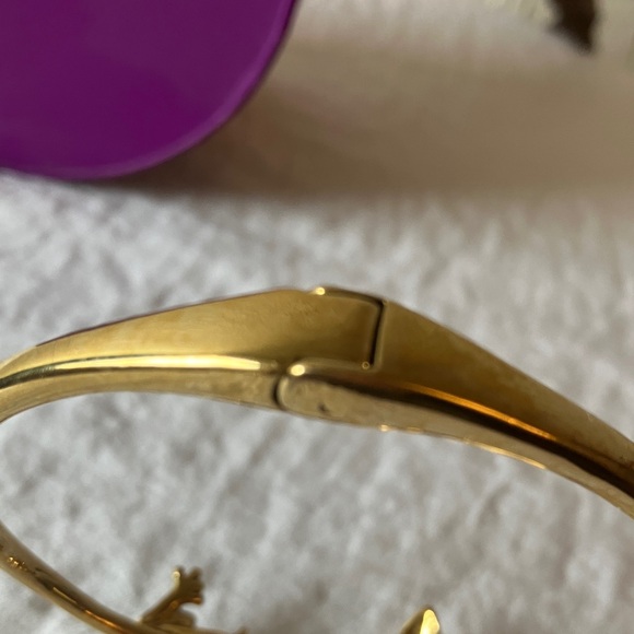 Kate Spade:Multi-Stone Frog& Flower HingedCuff Bracelet- Gold Tone-Missing stone - Picture 5 of 16
